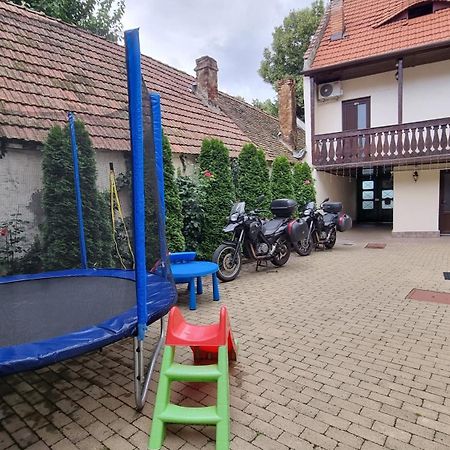 Отель Lindenhaus Сибиу Экстерьер фото