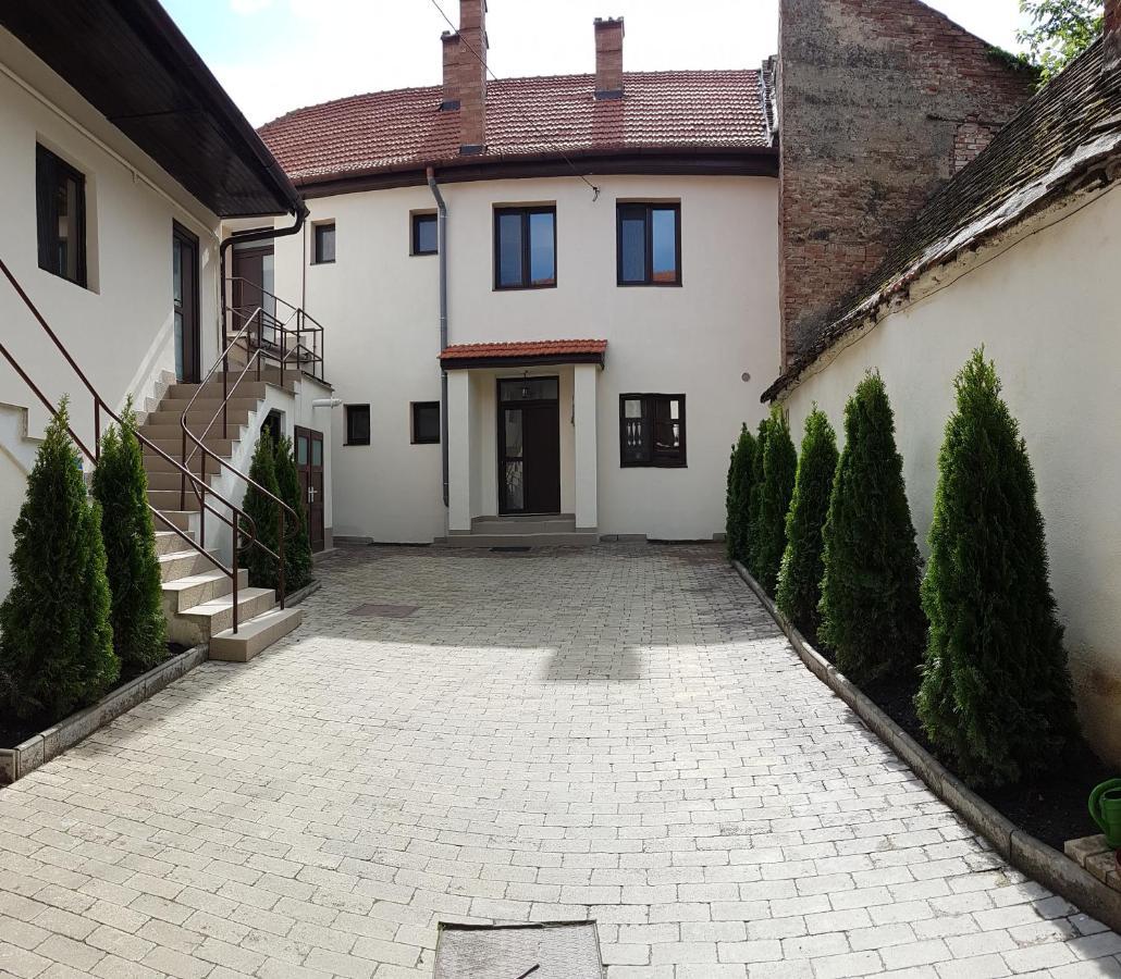 Отель Lindenhaus Сибиу Экстерьер фото